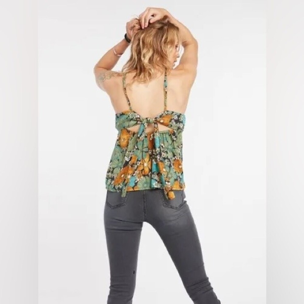 NWT VOLCOM Luvley Daze Floral Cami. Size XS - Picture 8 of 16